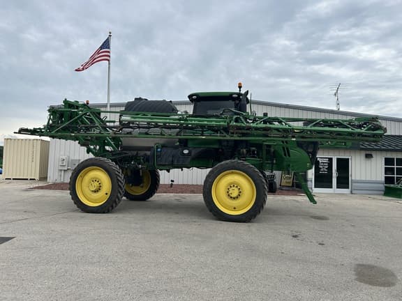 Image of John Deere R4044 equipment image 3