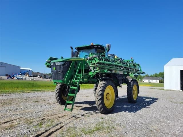 Image of John Deere R4044 equipment image 1