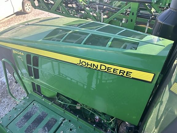 Image of John Deere R4044 equipment image 3