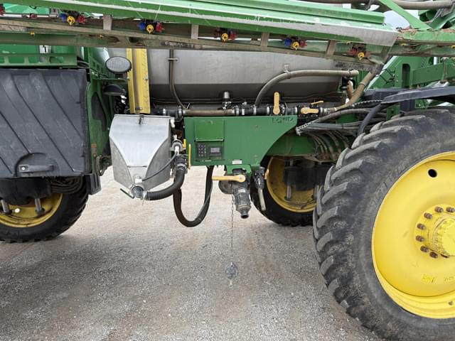 Image of John Deere R4044 equipment image 3