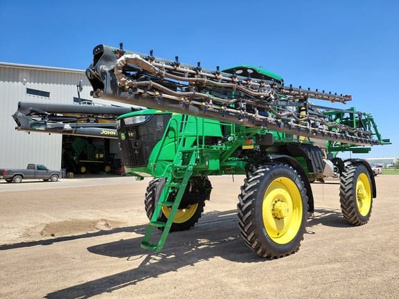 2019 John Deere R4044 Equipment Image0