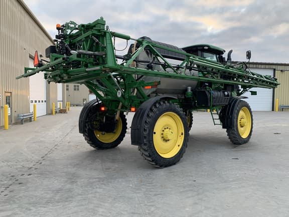 Image of John Deere R4044 equipment image 2