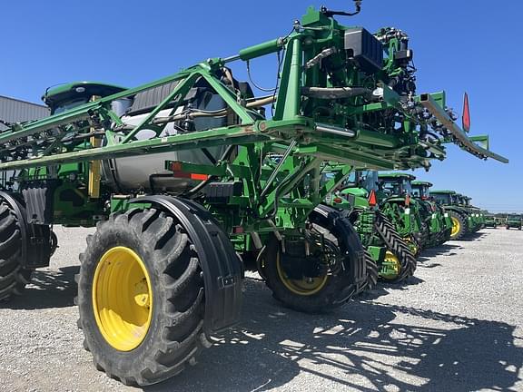 Image of John Deere R4044 equipment image 3