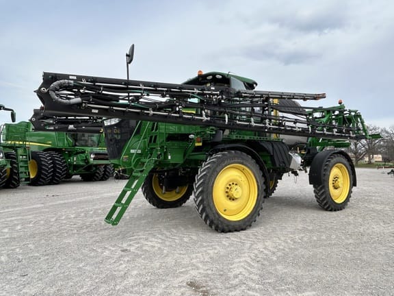 2019 John Deere R4044 Equipment Image0