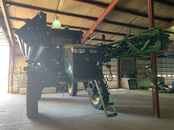 2019 John Deere R4044 Equipment Image0