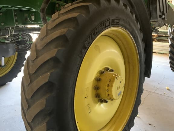 Image of John Deere R4044 equipment image 4