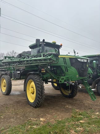 2019 John Deere R4044 Equipment Image0