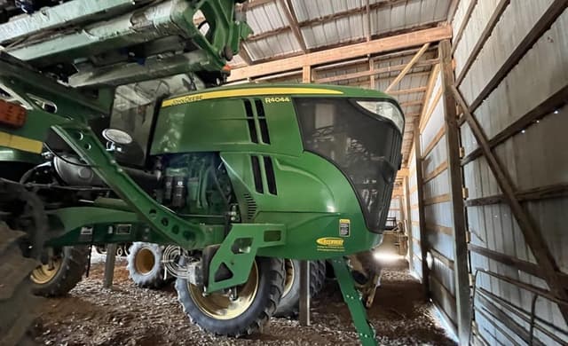 Image of John Deere R4044 equipment image 2