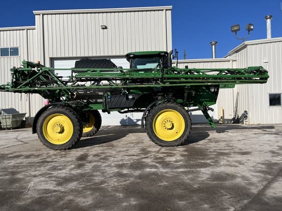 Image of John Deere R4044 equipment image 2