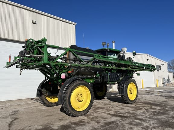 Image of John Deere R4044 equipment image 3