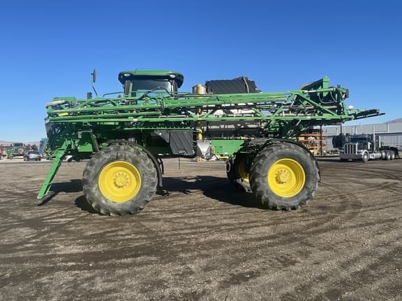 Image of John Deere R4044 equipment image 1