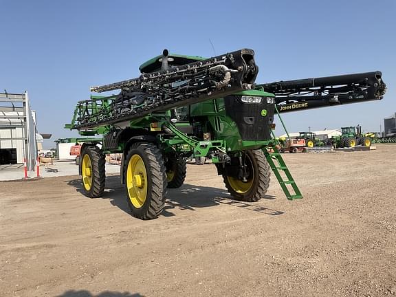 Image of John Deere R4044 equipment image 1