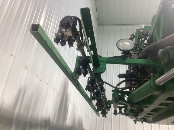 Image of John Deere R4044 equipment image 3