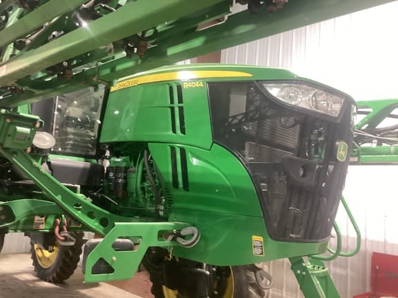 Image of John Deere R4044 equipment image 2