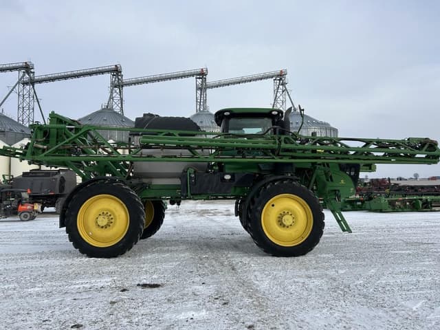 Image of John Deere R4044 equipment image 3