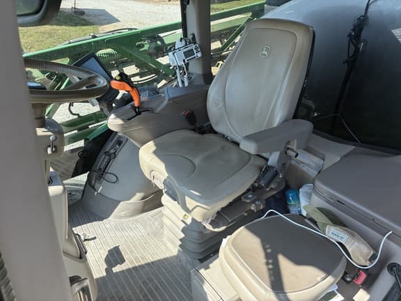 Image of John Deere R4044 equipment image 4