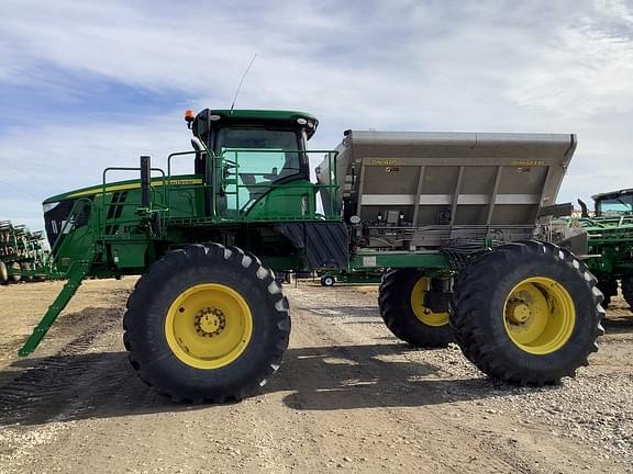 Image of John Deere R4044 equipment image 4