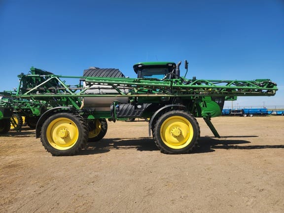 Main image John Deere R4044