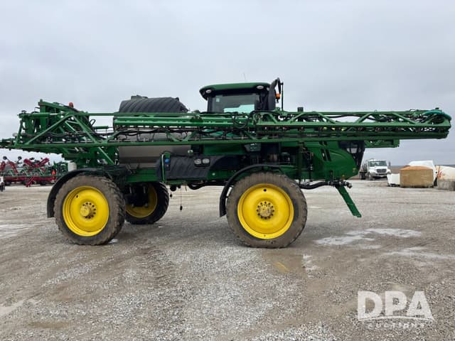 Image of John Deere R4044 equipment image 3