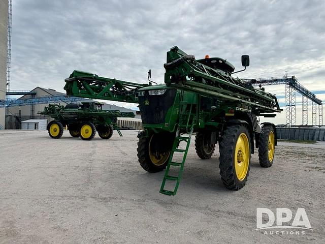 Image of John Deere R4044 equipment image 1