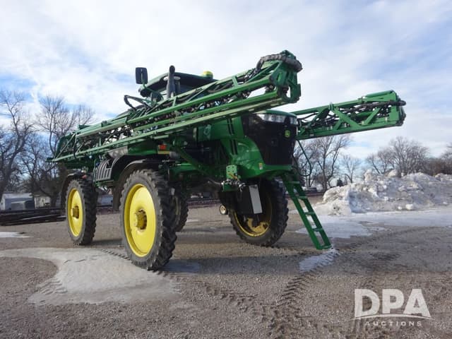 Image of John Deere R4044 equipment image 1