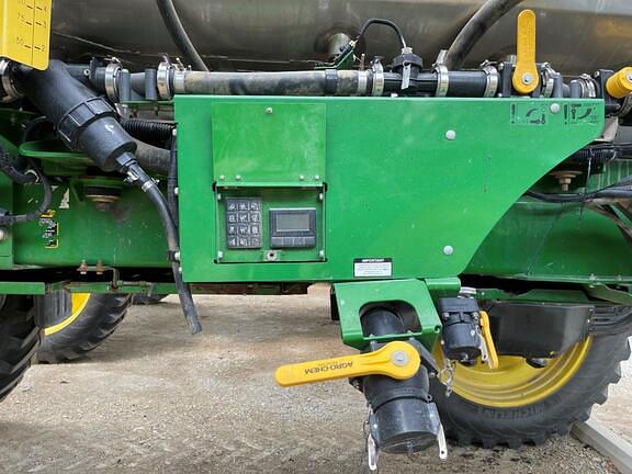 Image of John Deere R4045 equipment image 3