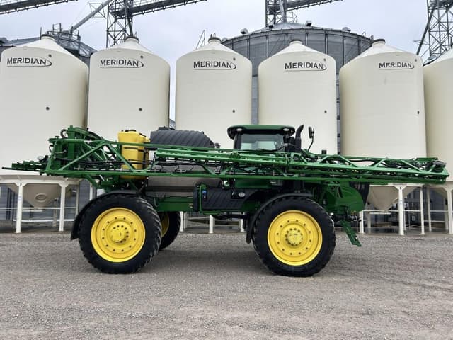 Image of John Deere R4045 equipment image 3