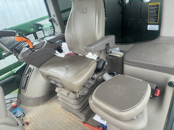 Image of John Deere R4045 equipment image 4
