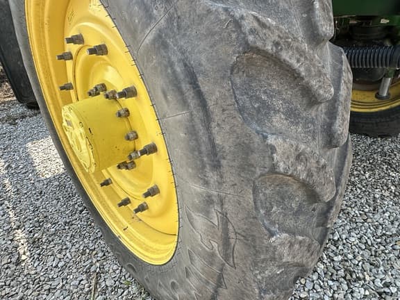 Image of John Deere R4045 equipment image 4