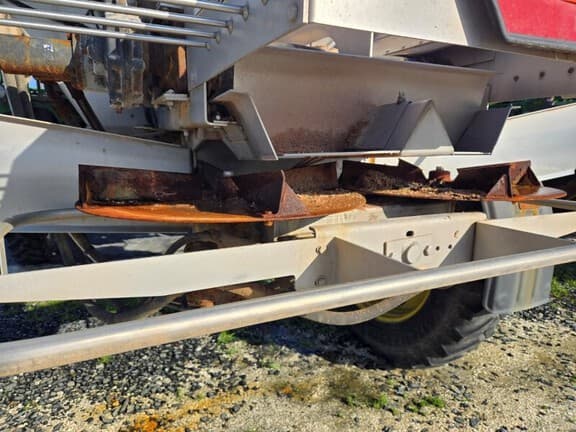 Image of John Deere R4045 equipment image 4