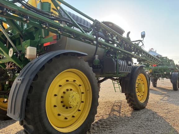 Image of John Deere R4045 equipment image 4