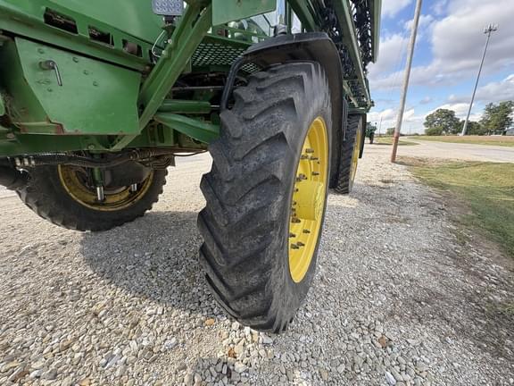 Image of John Deere R4045 equipment image 3