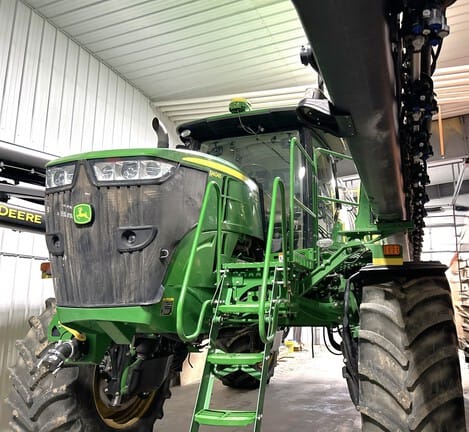 2019 John Deere R4045 Equipment Image0
