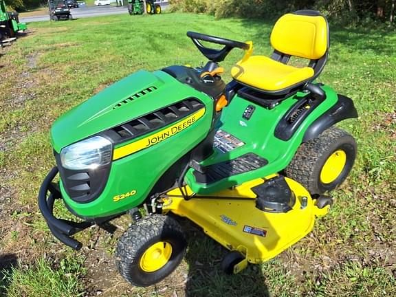 Image of John Deere S240 equipment image 1