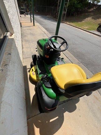 Image of John Deere S240 equipment image 4