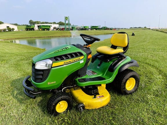 Main image John Deere S240