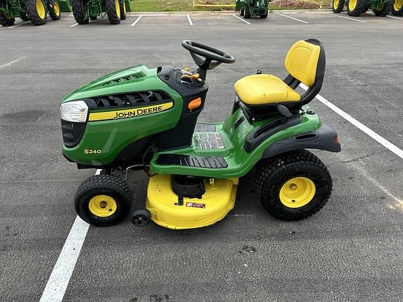 Image of John Deere S240 equipment image 4