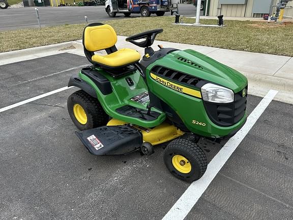 Image of John Deere S240 equipment image 1