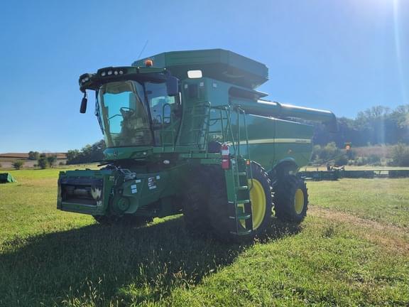 Image of John Deere S760 equipment image 1