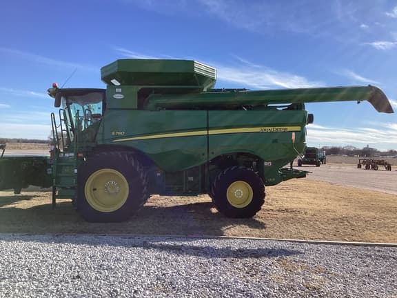Image of John Deere S760 equipment image 2