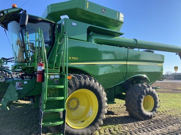 Main image John Deere S760