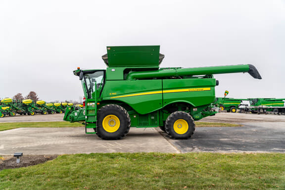 Image of John Deere S760 equipment image 1