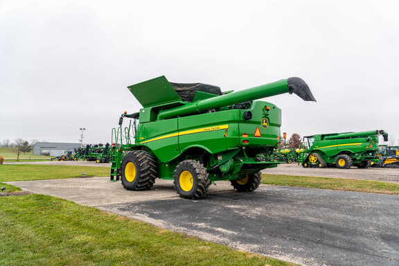 Image of John Deere S760 equipment image 2