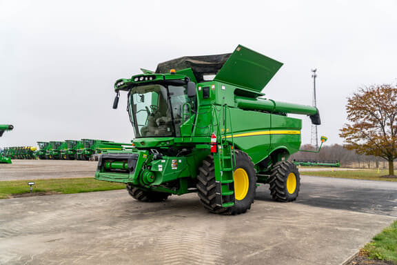 Image of John Deere S760 Primary image