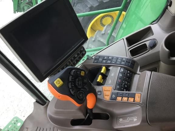 Image of John Deere S760 equipment image 1