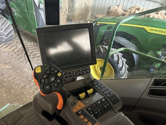 Image of John Deere S760 equipment image 1