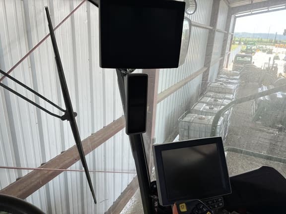 Image of John Deere S770 equipment image 4