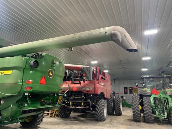 Image of John Deere S770 equipment image 1