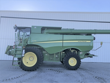 Main image John Deere S770