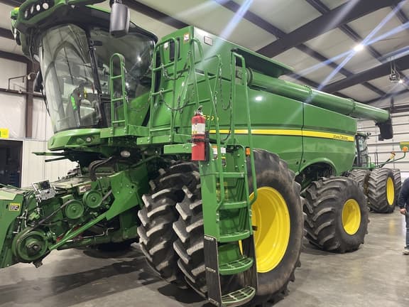 Image of John Deere S770 equipment image 2